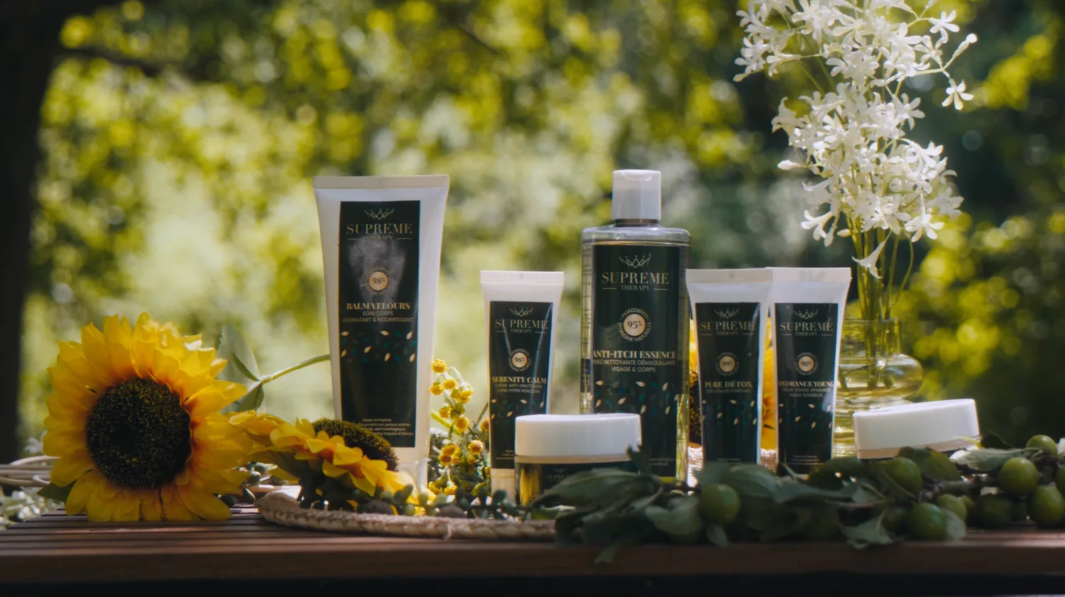 La gamme de soins Supreme Therapy dans un décor naturel